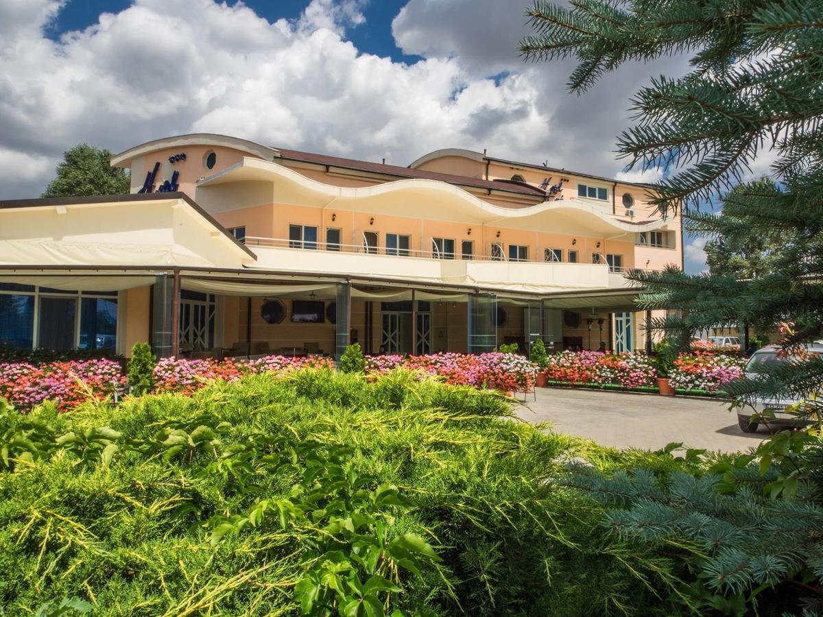Hotel Emi Mihail Kogălniceanu 외부 사진